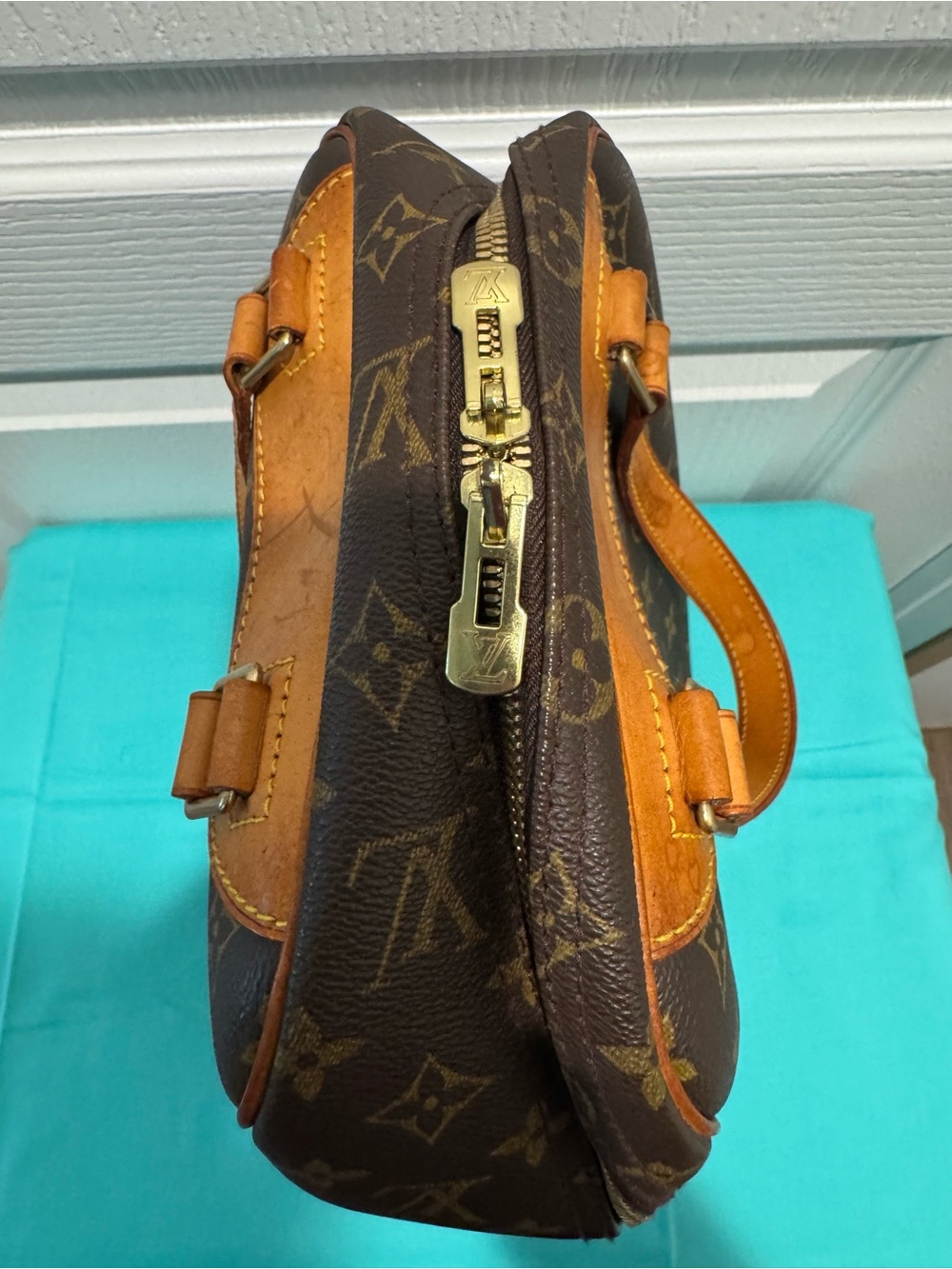 Louis Vuitton Monogram Excursion Travel Bag - Picture 3 of 15